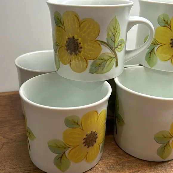 Vintage 1973 Royal Doulton Lambeth Stoneware Summer Days Pattern Set Of 8 Mugs - Picture 2 of 14
